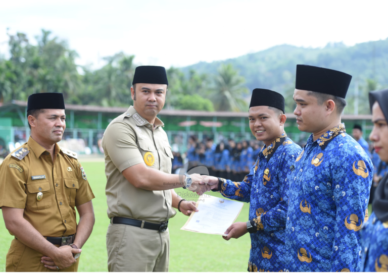 Komitmen Wujudkan Penguatan SDM Dalam Pemerintah Kabupaten Sijunjung, Bupati Benny Dwifa Yuswir Lantik 1090 CPNS