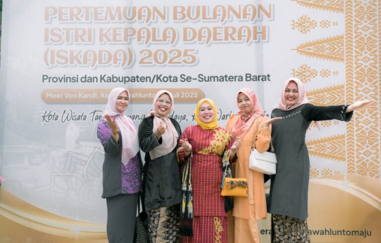 Hadiri Pertemuan Iskada se Sumbar, Ketua TP-PKK Sijunjung Ny, Riri Benny Dwifa : Kita Jadikan Sebagai Ajang Menjalin Kerja Sama Antar Daerah