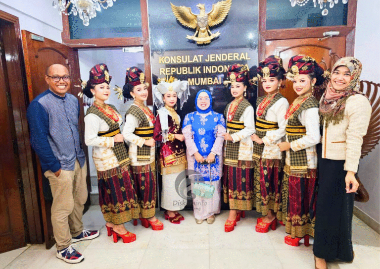Sanggar Pusako Panai Bawa Sijunjung Mendunia: Tarian Minangkabau Pukau Audiens di India