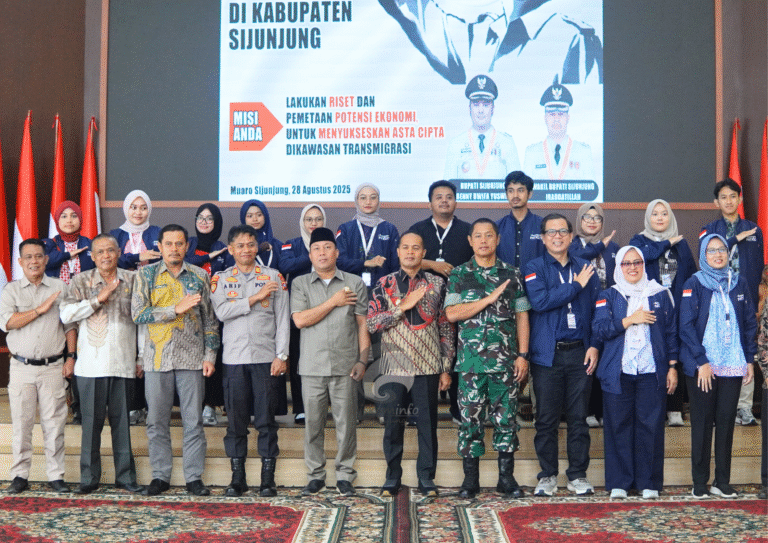 Pemkab Sijunjung Sambut dan Lepas Tim Ekspedisi Patriot di Kawasan Transmigrasi Muaro Takung, Kecamatan Kamang Baru