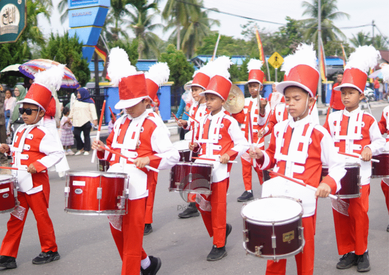Semarak Pawai Adat Nagari Sijunjung, Memamerkan Tradisi Leluhur Yang Tetap Terjaga