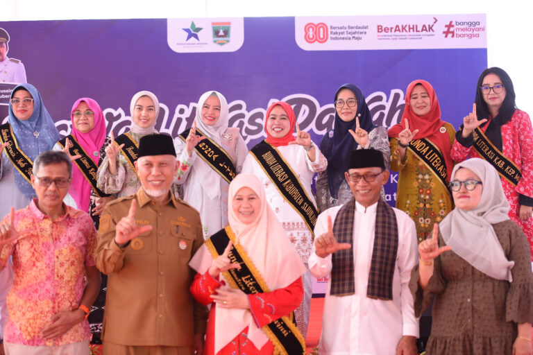 Hadiri Festival Literasi Daerah Sumbar, Bunda Literasi Sijunjung : Semoga Dapat Mewujudkan Generasi Emas yang Cerdas, Kreatif dan Berdaya Saing